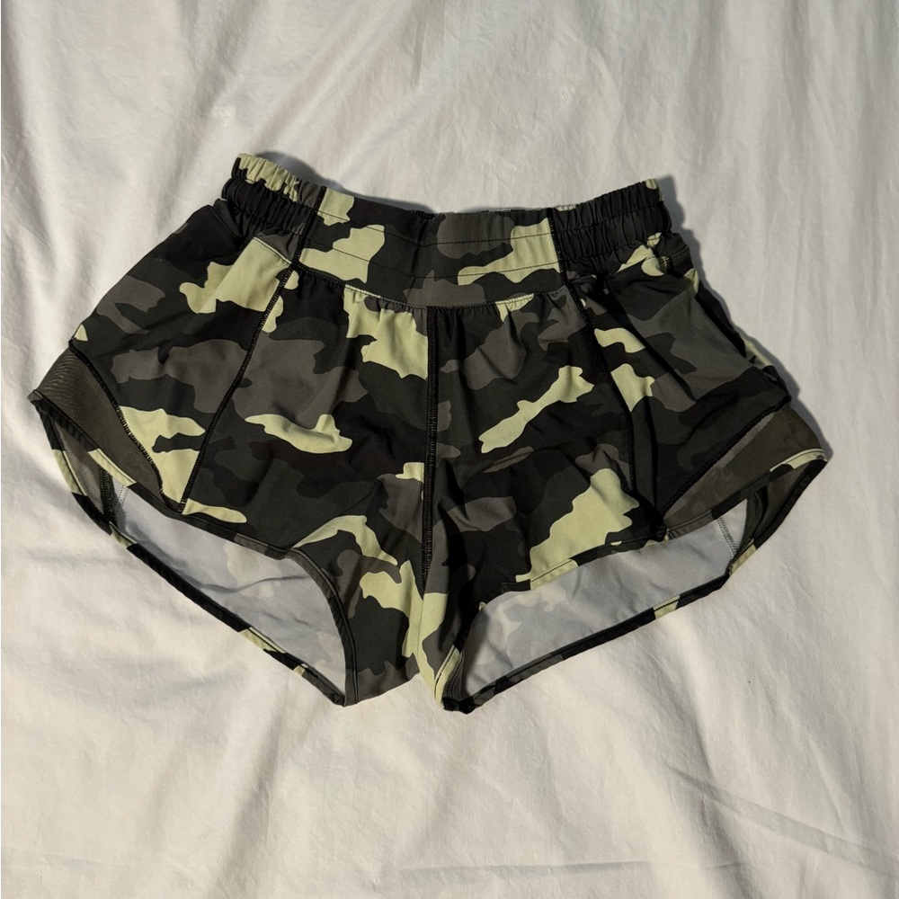 Size 4 “Hotty Hot Low-Rise Lined Short 2.5”